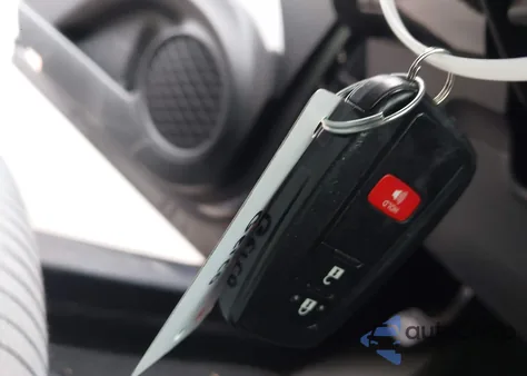 2018 Toyota Prius Two Eco z USA, uszkodzony, nr VIN JTDKARFU6J3554468